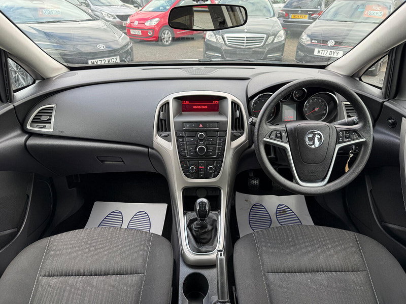 Vauxhall Astra 1.4 16v Excite Euro 5 5dr 5dr Manual 2011