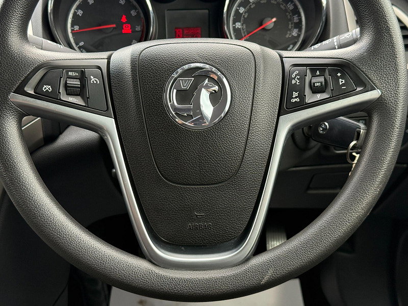 Vauxhall Astra 1.4 16v Excite Euro 5 5dr 5dr Manual 2011