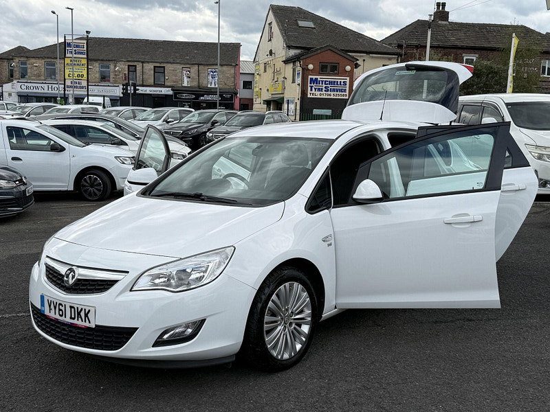 Vauxhall Astra 1.4 16v Excite Euro 5 5dr 5dr Manual 2011