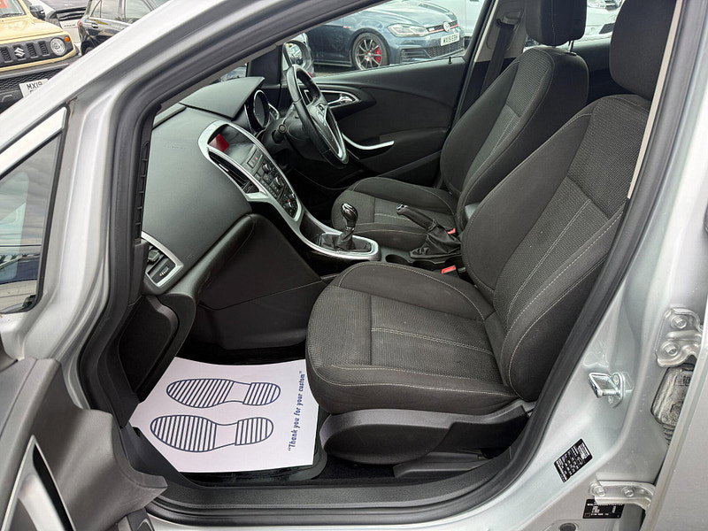Vauxhall Astra 1.4 16v SRi Euro 5 5dr 5dr Manual 2014