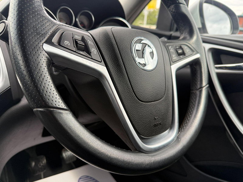 Vauxhall Astra 1.4 16v SRi Euro 5 5dr 5dr Manual 2014
