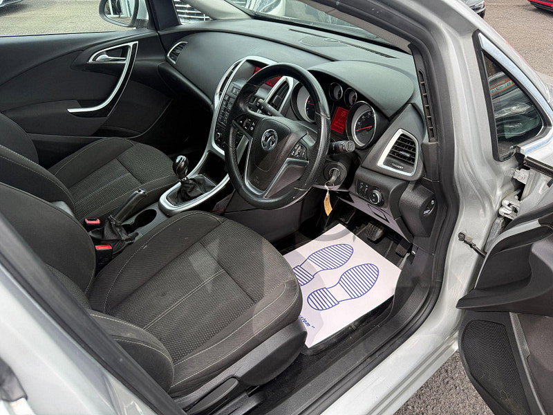 Vauxhall Astra 1.4 16v SRi Euro 5 5dr 5dr Manual 2014