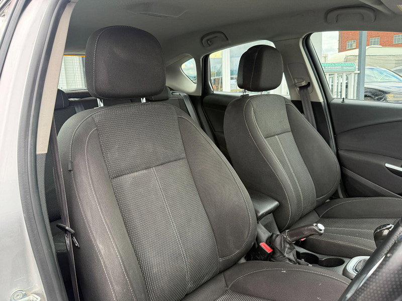 Vauxhall Astra 1.4 16v SRi Euro 5 5dr 5dr Manual 2014