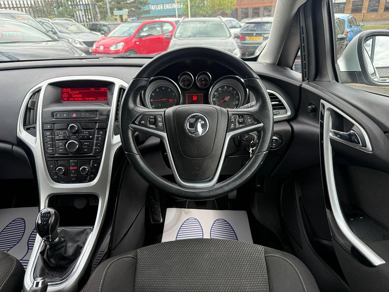 Vauxhall Astra 1.4 16v SRi Euro 5 5dr 5dr Manual 2014