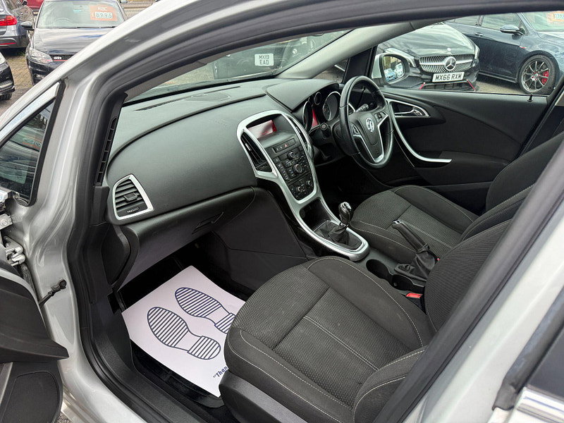 Vauxhall Astra 1.4 16v SRi Euro 5 5dr 5dr Manual 2014