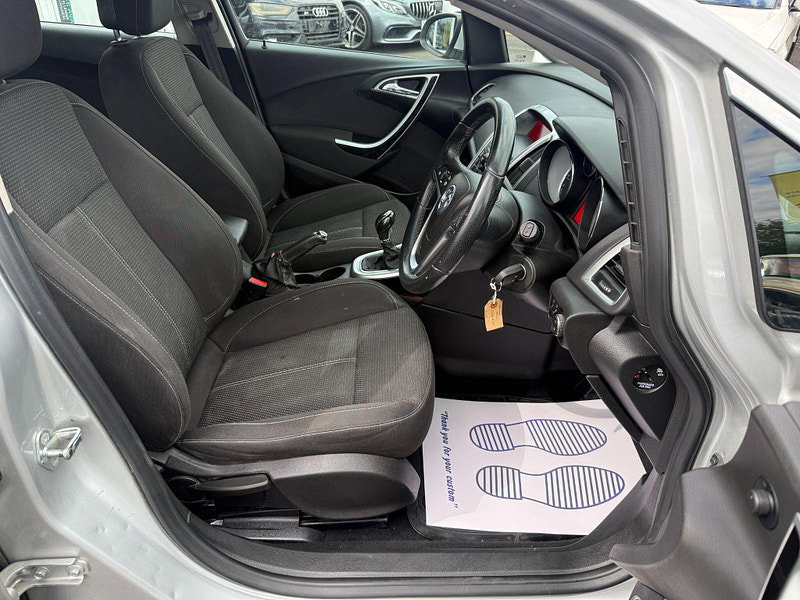 Vauxhall Astra 1.4 16v SRi Euro 5 5dr 5dr Manual 2014