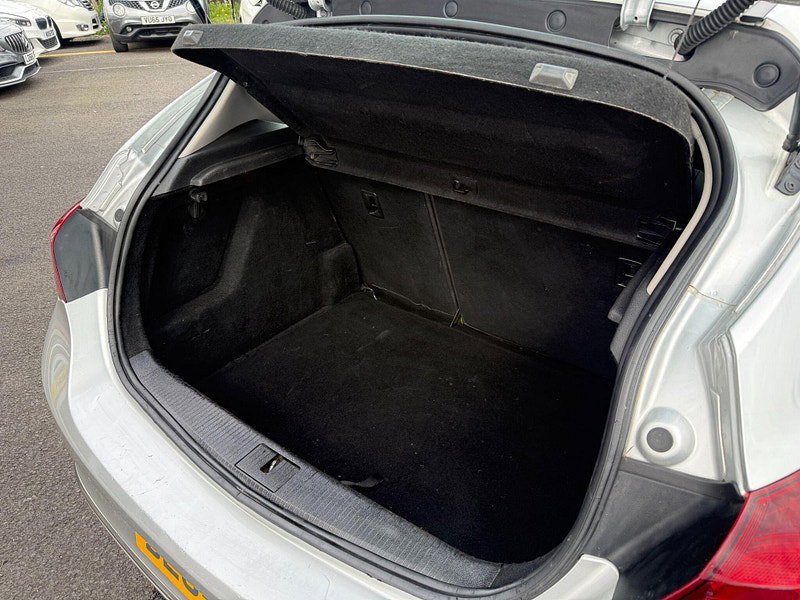 Vauxhall Astra 1.4 16v SRi Euro 5 5dr 5dr Manual 2014