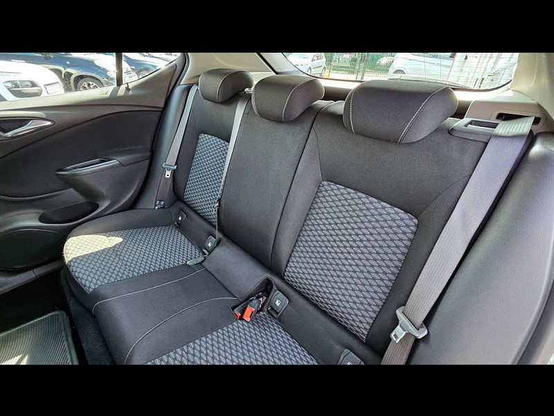 Vauxhall Astra 1.4i Design Euro 6 5dr 5dr Manual 2016