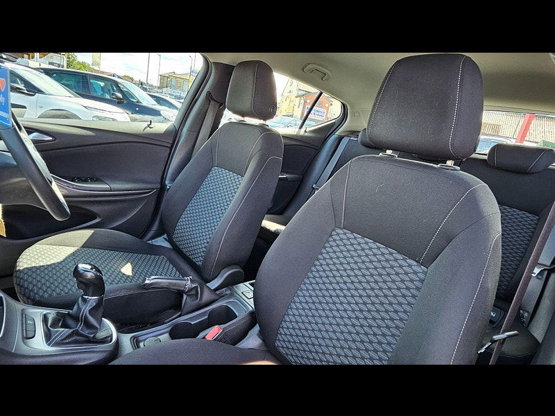 Vauxhall Astra 1.4i Design Euro 6 5dr 5dr Manual 2016
