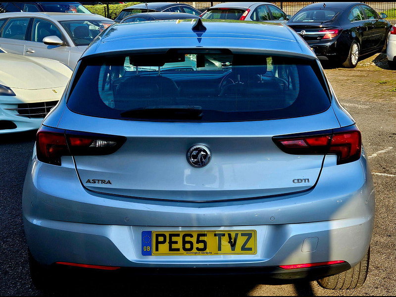Vauxhall Astra 1.6 CDTi BlueInjection Elite Nav Auto Euro 6 5dr 5dr Automatic 2015