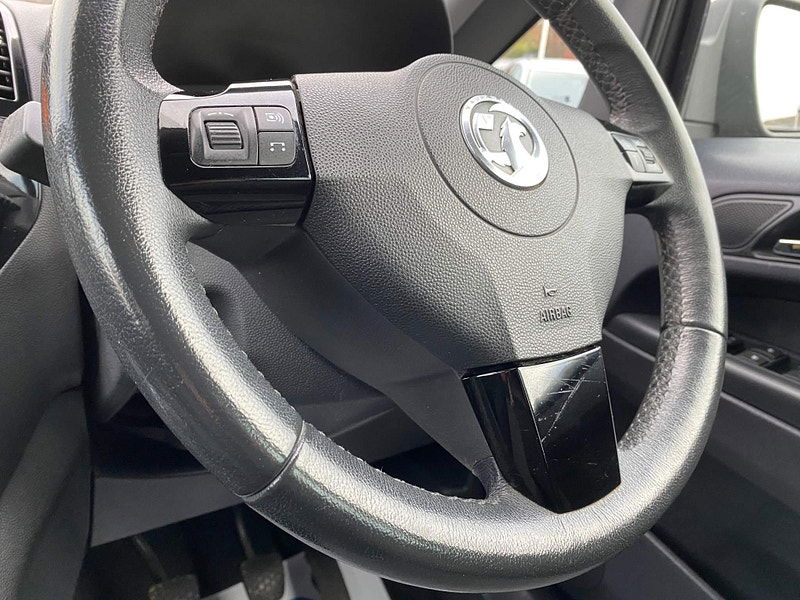 Vauxhall Zafira 1.6 16V Design Euro 5 5dr (SNav) 5dr Manual 2013