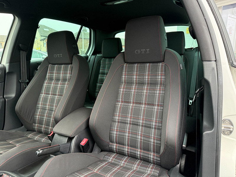 Volkswagen Golf 2.0 TSI GTI Hatchback 5dr Petrol DSG Euro 5 (210 ps) 5dr Automatic 2013