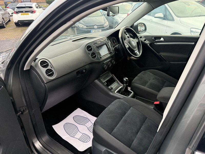 Volkswagen Tiguan 2.0 TDI BlueMotion Tech Match 4WD Euro 6 (s/s) 5dr 5dr Manual 2015