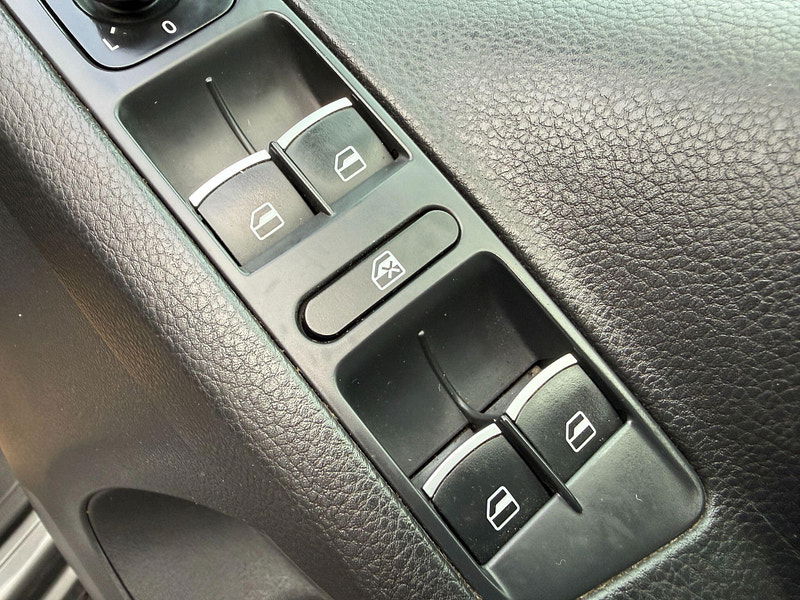 Volkswagen Tiguan 2.0 TDI BlueMotion Tech Match 4WD Euro 6 (s/s) 5dr 5dr Manual 2015