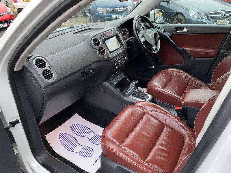 Volkswagen Tiguan 2.0 TDI Summit DSG 4WD Euro 5 5dr 5dr Automatic 2010
