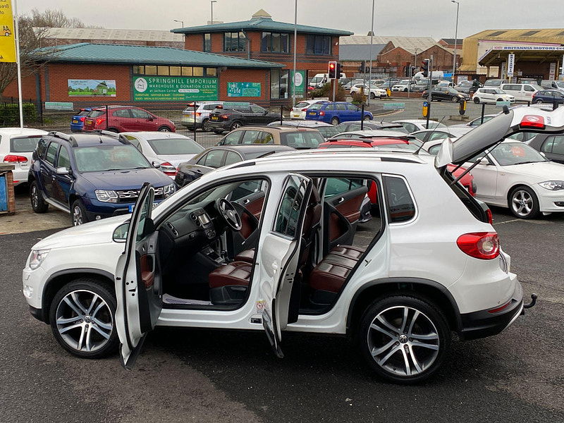 Volkswagen Tiguan 2.0 TDI Summit DSG 4WD Euro 5 5dr 5dr Automatic 2010