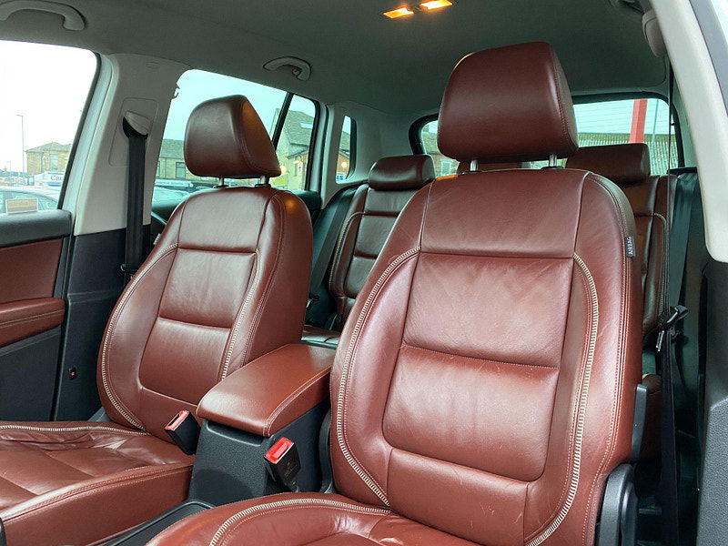 Volkswagen Tiguan 2.0 TDI Summit DSG 4WD Euro 5 5dr 5dr Automatic 2010