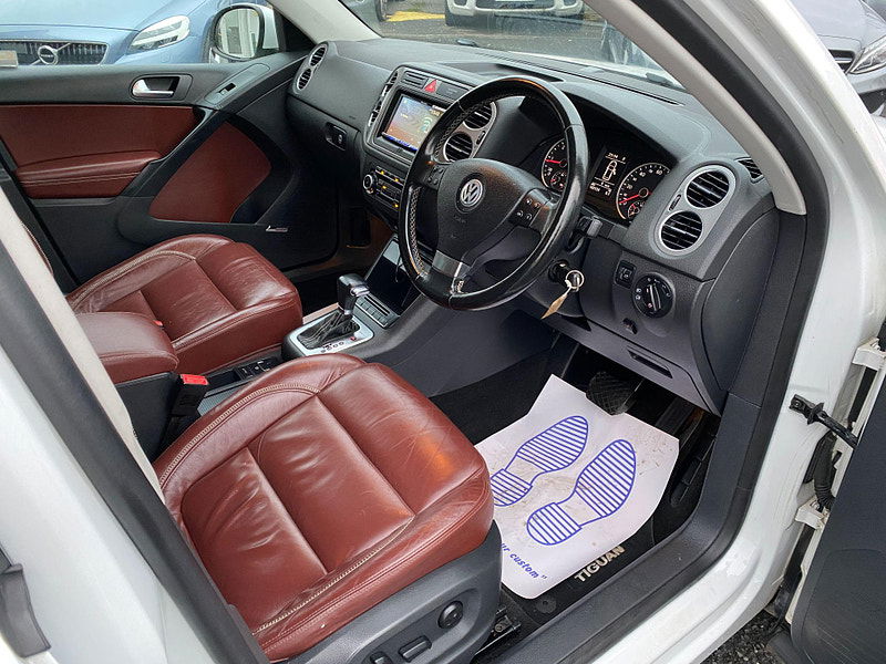 Volkswagen Tiguan 2.0 TDI Summit DSG 4WD Euro 5 5dr 5dr Automatic 2010