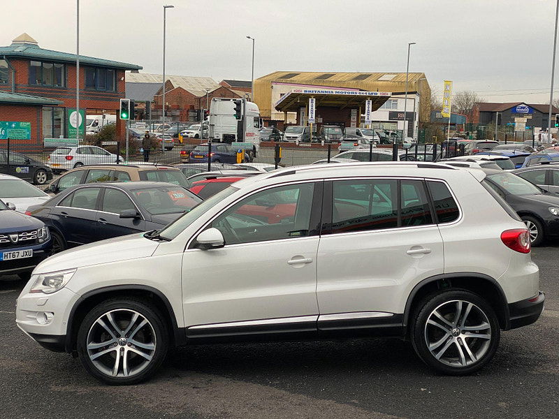 Volkswagen Tiguan 2.0 TDI Summit DSG 4WD Euro 5 5dr 5dr Automatic 2010