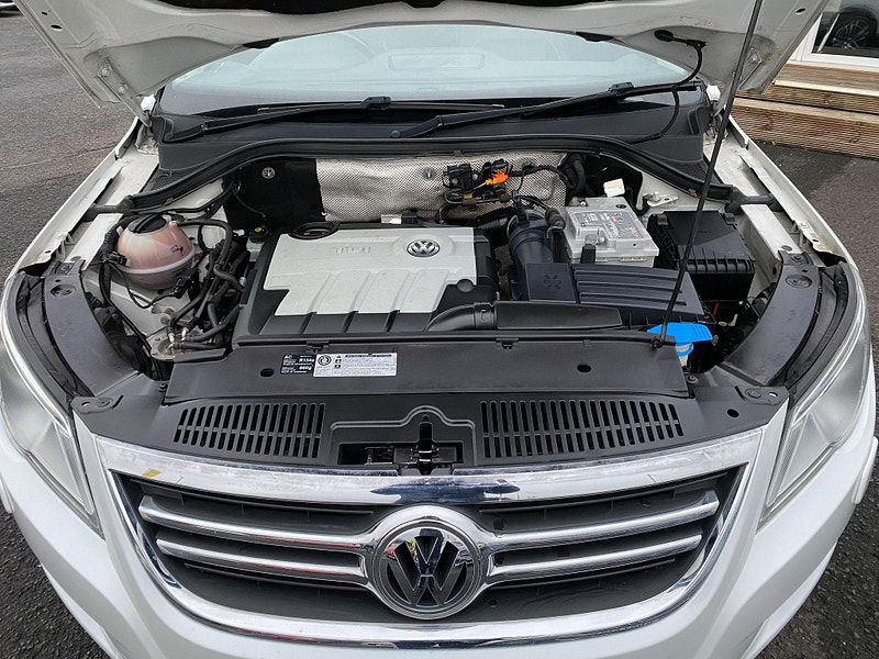 Volkswagen Tiguan 2.0 TDI Summit DSG 4WD Euro 5 5dr 5dr Automatic 2010