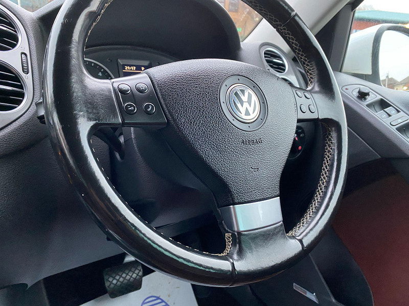 Volkswagen Tiguan 2.0 TDI Summit DSG 4WD Euro 5 5dr 5dr Automatic 2010