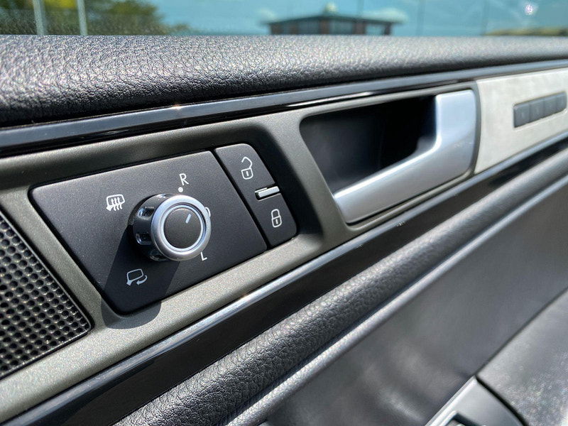 Volkswagen Touareg 4.2 TDI V8 Altitude Tiptronic 4WD Euro 5 5dr 5dr Automatic 2011