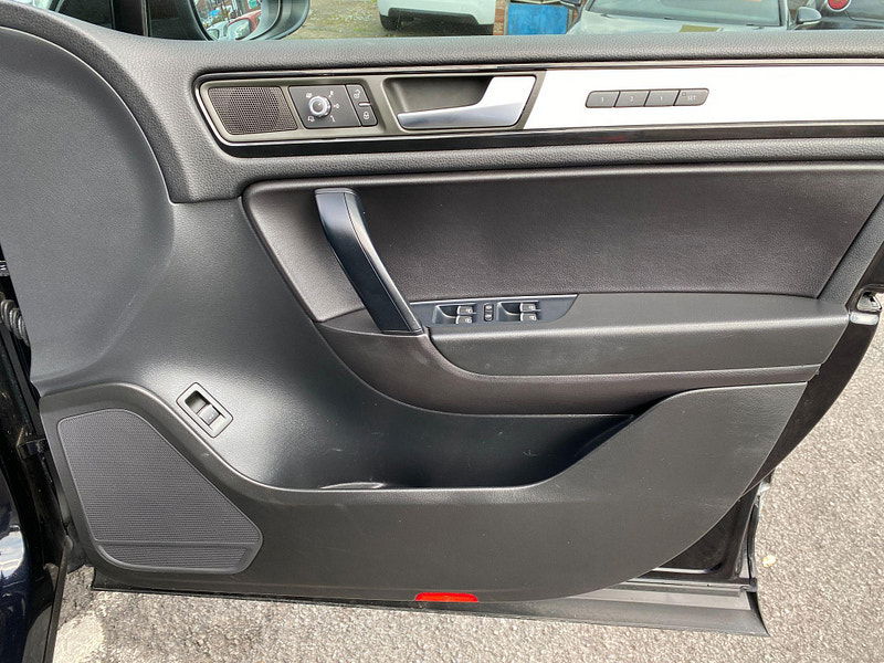 Volkswagen Touareg 4.2 TDI V8 Altitude Tiptronic 4WD Euro 5 5dr 5dr Automatic 2011