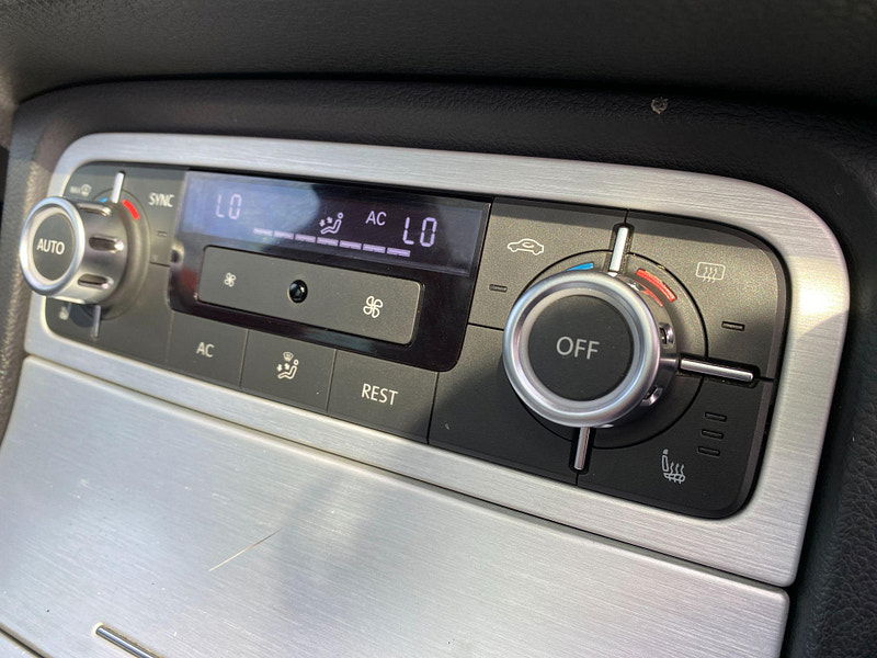 Volkswagen Touareg 4.2 TDI V8 Altitude Tiptronic 4WD Euro 5 5dr 5dr Automatic 2011