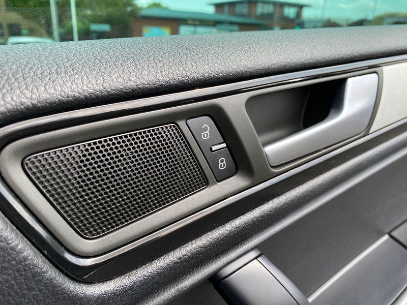 Volkswagen Touareg 4.2 TDI V8 Altitude Tiptronic 4WD Euro 5 5dr 5dr Automatic 2011