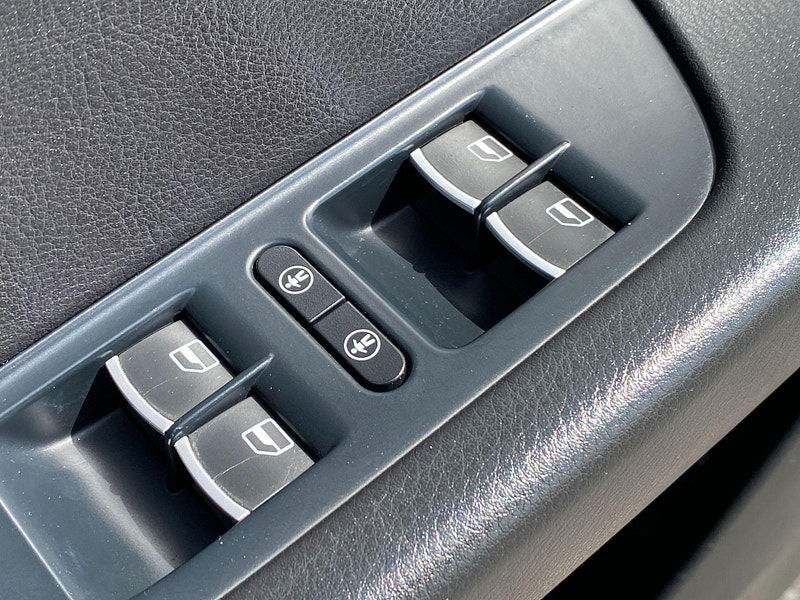 Volkswagen Touareg 4.2 TDI V8 Altitude Tiptronic 4WD Euro 5 5dr 5dr Automatic 2011