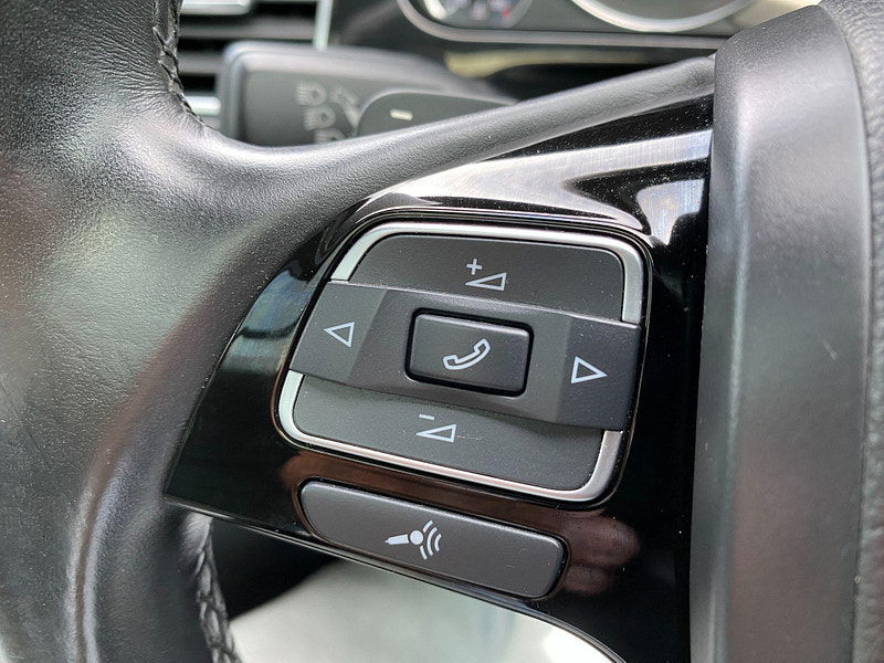 Volkswagen Touareg 4.2 TDI V8 Altitude Tiptronic 4WD Euro 5 5dr 5dr Automatic 2011