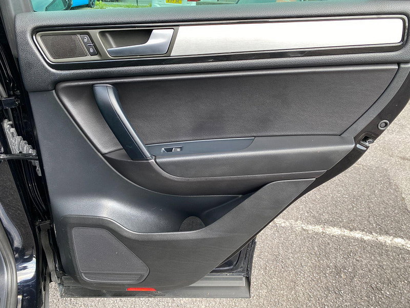 Volkswagen Touareg 4.2 TDI V8 Altitude Tiptronic 4WD Euro 5 5dr 5dr Automatic 2011