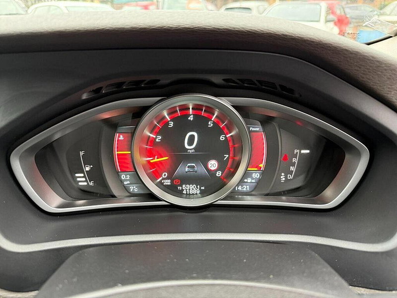 Volvo V40 1.5 T3 Inscription Auto Euro 6 (s/s) 5dr 5dr Automatic 2015