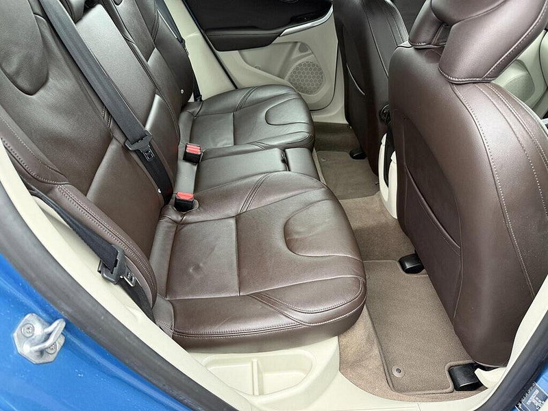 Volvo V40 1.5 T3 Inscription Auto Euro 6 (s/s) 5dr 5dr Automatic 2015