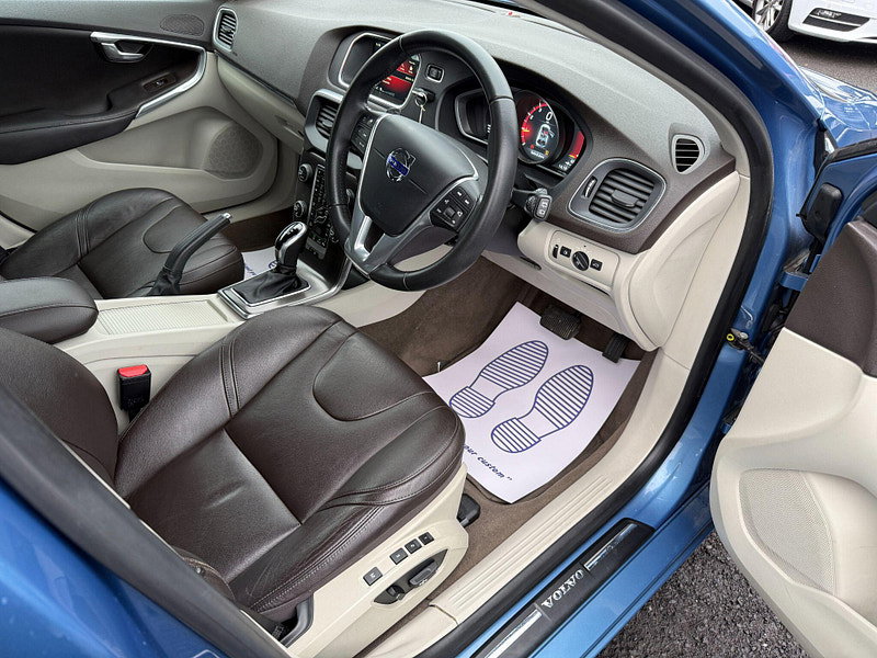 Volvo V40 1.5 T3 SE Hatchback 5dr Petrol Auto Euro 6 (s/s) (152 ps) 5dr Automatic 2015