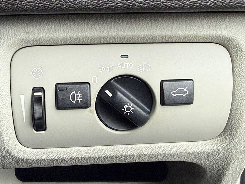 Volvo V40 1.5 T3 SE Hatchback 5dr Petrol Auto Euro 6 (s/s) (152 ps) 5dr Automatic 2015