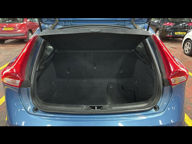 Volvo V40 Cross Country 1.6 D2 Lux Powershift Euro 5 (s/s) 5dr 5dr Automatic 2014