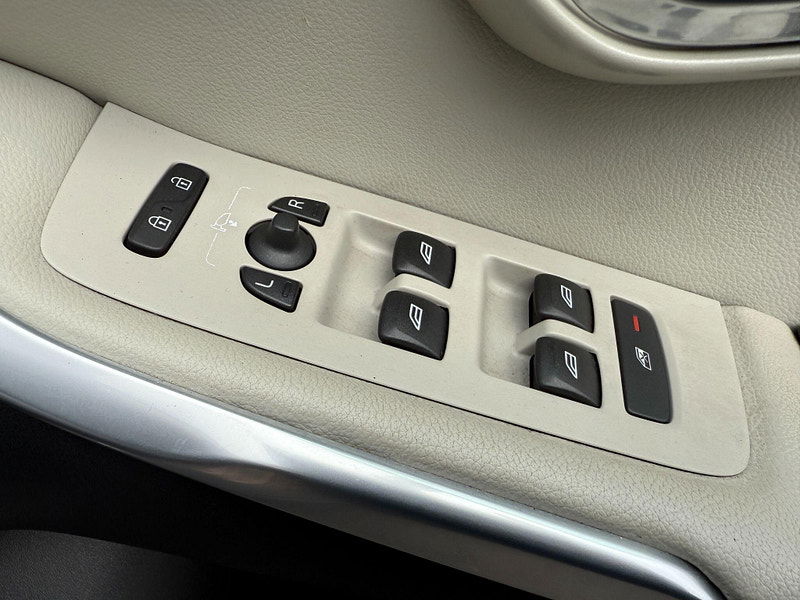 Volvo V40 Cross Country 2.0 T5 Lux Nav Auto AWD Euro 6 (s/s) 5dr 5dr Automatic 2015