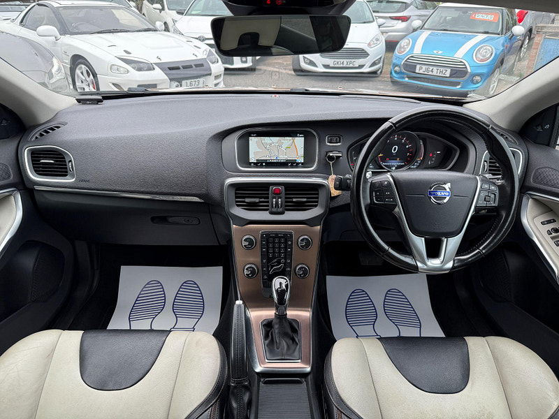 Volvo V40 Cross Country 2.0 T5 Lux Nav Auto AWD Euro 6 (s/s) 5dr 5dr Automatic 2015
