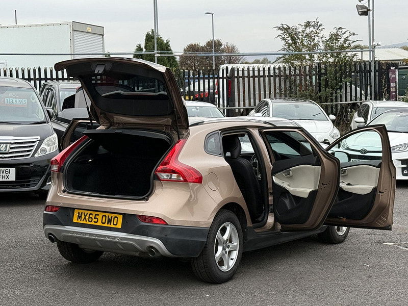 Volvo V40 Cross Country 2.0 T5 Lux Nav Auto AWD Euro 6 (s/s) 5dr 5dr Automatic 2015