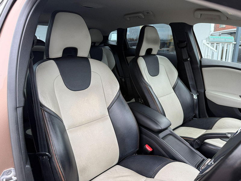 Volvo V40 Cross Country 2.0 T5 Lux Nav Auto AWD Euro 6 (s/s) 5dr 5dr Automatic 2015