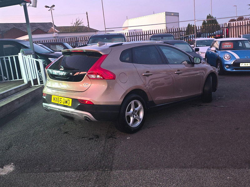 Volvo V40 Cross Country 2.0 T5 Lux Nav Auto AWD Euro 6 (s/s) 5dr 5dr Automatic 2015