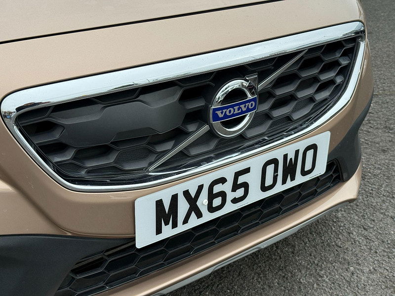 Volvo V40 Cross Country 2.0 T5 Lux Nav Auto AWD Euro 6 (s/s) 5dr 5dr Automatic 2015