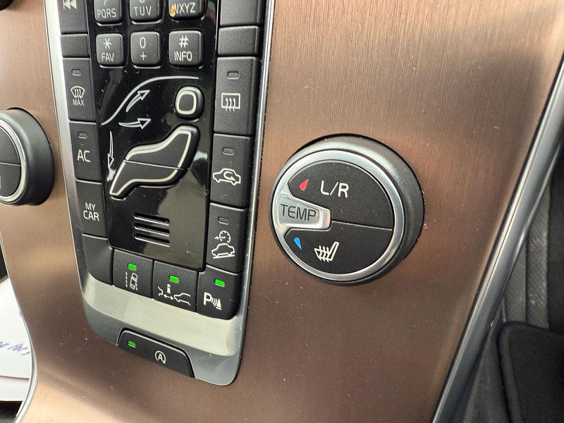 Volvo V40 Cross Country 2.0 T5 Lux Nav Auto AWD Euro 6 (s/s) 5dr 5dr Automatic 2015