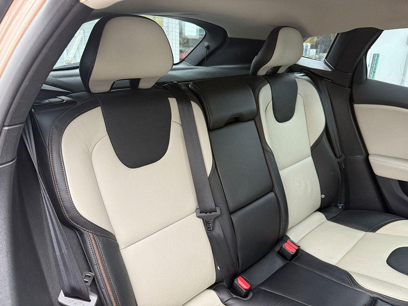 Volvo V40 Cross Country 2.0 T5 Lux Nav Auto AWD Euro 6 (s/s) 5dr 5dr Automatic 2015