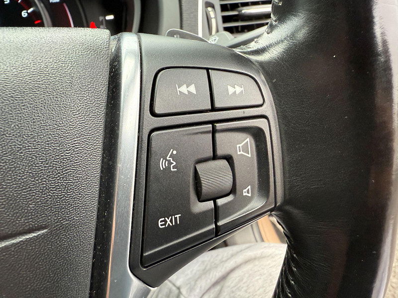 Volvo V40 Cross Country 2.0 T5 Lux Nav Auto AWD Euro 6 (s/s) 5dr 5dr Automatic 2015