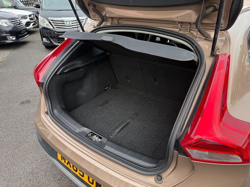 Volvo V40 Cross Country 2.0 T5 Lux Nav Auto AWD Euro 6 (s/s) 5dr 5dr Automatic 2015