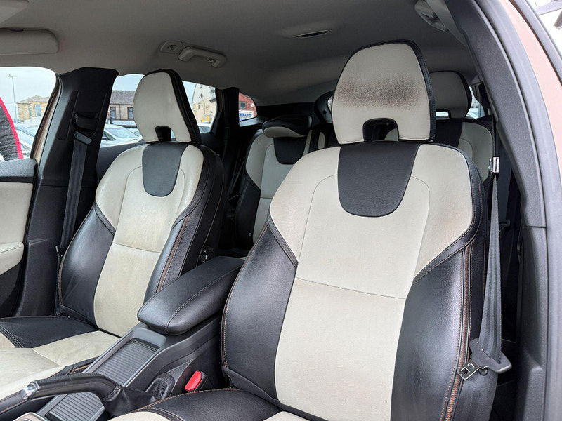 Volvo V40 Cross Country 2.0 T5 Lux Nav Auto AWD Euro 6 (s/s) 5dr 5dr Automatic 2015