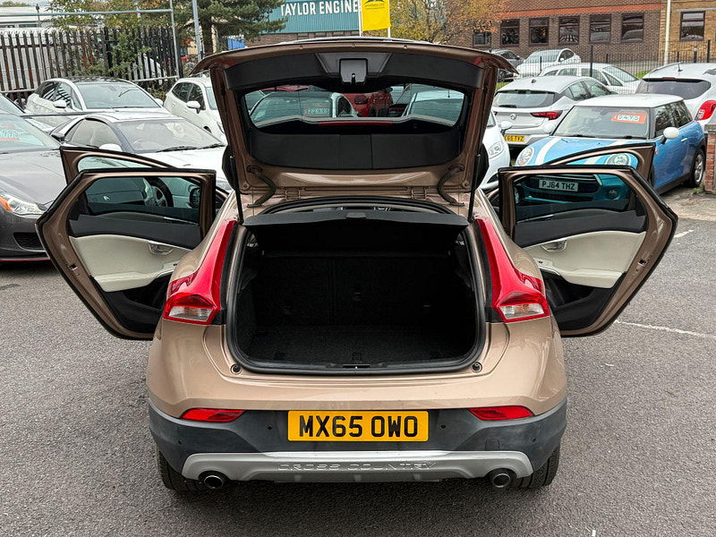 Volvo V40 Cross Country 2.0 T5 Lux Nav Auto AWD Euro 6 (s/s) 5dr 5dr Automatic 2015