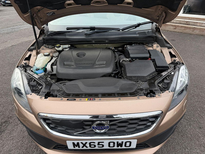 Volvo V40 Cross Country 2.0 T5 Lux Nav Auto AWD Euro 6 (s/s) 5dr 5dr Automatic 2015